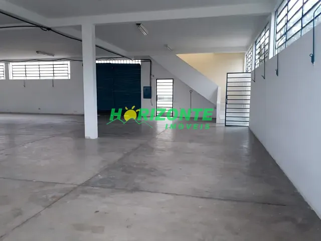 Galpão / Barracão com 912m², para alugar, no bairro Palmeiras de São José em São José dos Campos