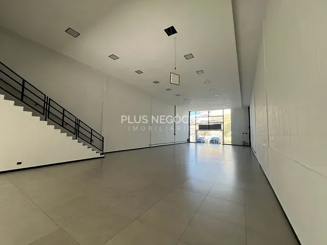 Galpão / Barracão com 374m², para alugar, no bairro Vila Augusta em Sorocaba