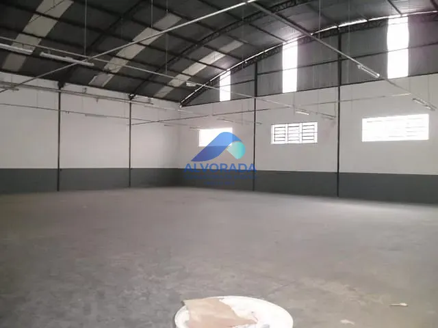 Galpão / Barracão com 600m², para alugar, no bairro Chácaras Reunidas em São José dos Campos