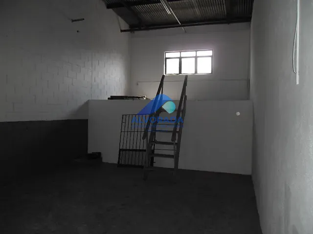Galpão / Barracão com 600m², para alugar, no bairro Chácaras Reunidas em São José dos Campos