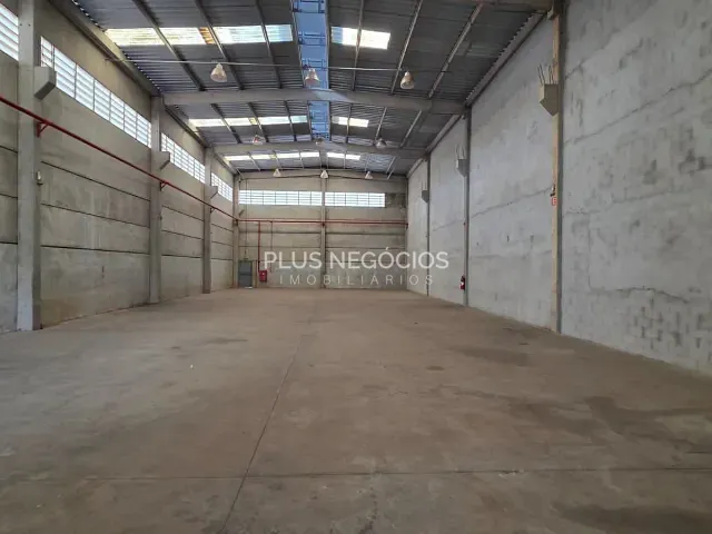 Galpão / Barracão com 1000m², para alugar, no bairro Iporanga em Sorocaba