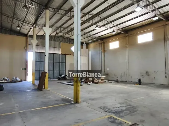 Galpão / Barracão com 858m², à venda ou para alugar, no bairro Colônia Dona Luíza em Ponta Grossa