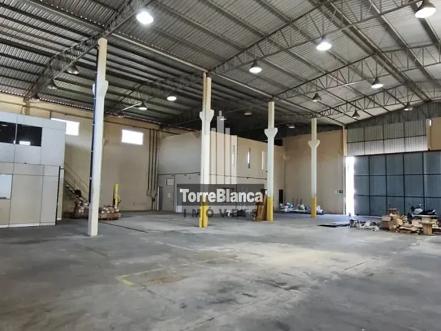 Galpão / Barracão com 858m², à venda ou para alugar, no bairro Colônia Dona Luíza em Ponta Grossa