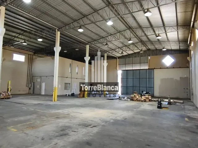 Galpão / Barracão com 858m², à venda ou para alugar, no bairro Colônia Dona Luíza em Ponta Grossa