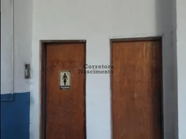 Galpão / Barracão com 250m², para alugar, no bairro Jardim Jacinto em Jacareí