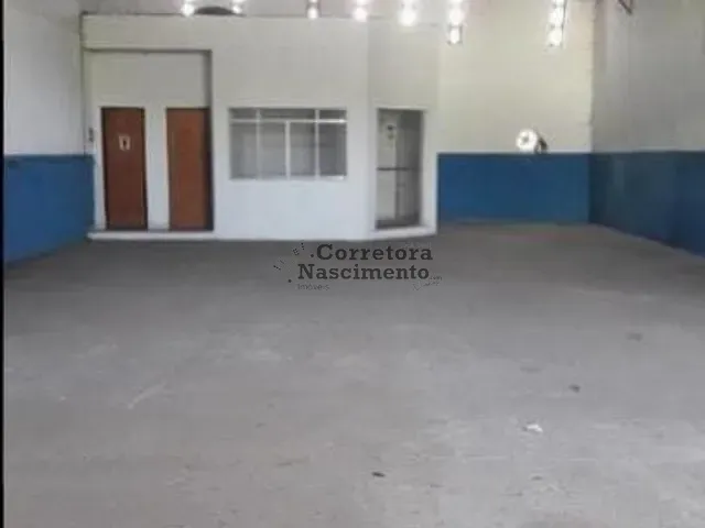 Galpão / Barracão com 250m², para alugar, no bairro Jardim Jacinto em Jacareí