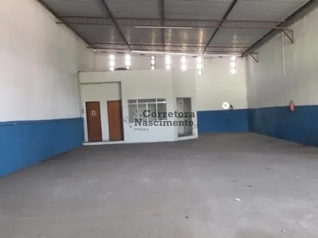 Galpão / Barracão com 250m², para alugar, no bairro Jardim Jacinto em Jacareí