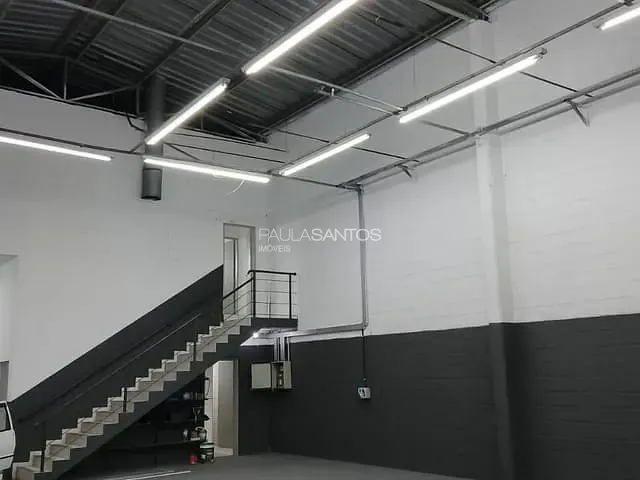 Galpão / Barracão com 220m², para alugar, no bairro Jardim Leocádia em Sorocaba