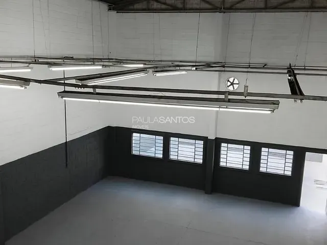 Galpão / Barracão com 220m², para alugar, no bairro Jardim Leocádia em Sorocaba