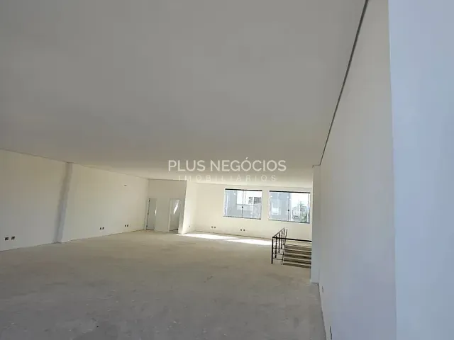 Galpão / Barracão com 400m², à venda ou para alugar, no bairro Parque dos Eucaliptos em Sorocaba