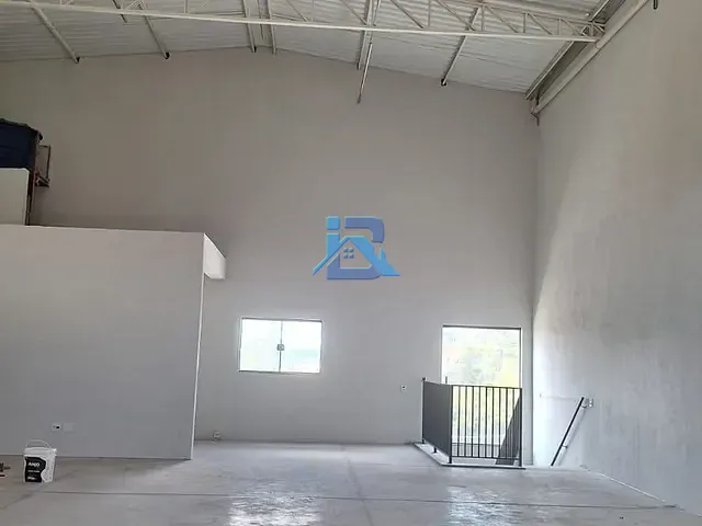 Galpão / Barracão com 230m², para alugar, no bairro Jardim Verona em Itatiba
