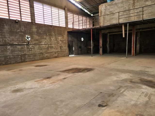 Galpão / Barracão com 1200m², para alugar, no bairro Jardim da Várzea em Santana de Parnaíba