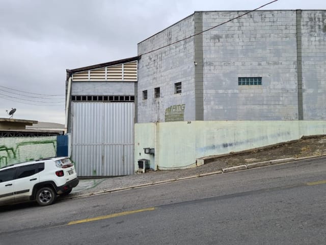 Galpão / Barracão com 1200m², para alugar, no bairro Jardim da Várzea em Santana de Parnaíba