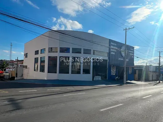 Galpão / Barracão com 327m², para alugar, no bairro Jardim Toledo em Votorantim
