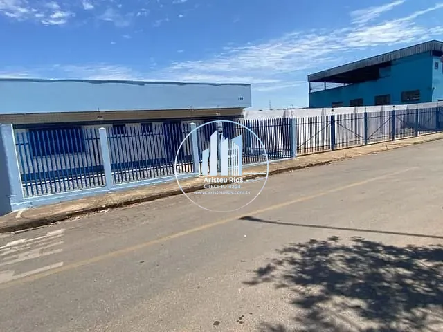 Galpão / Barracão com 968m², à venda ou para alugar, no bairro São João em Pouso Alegre