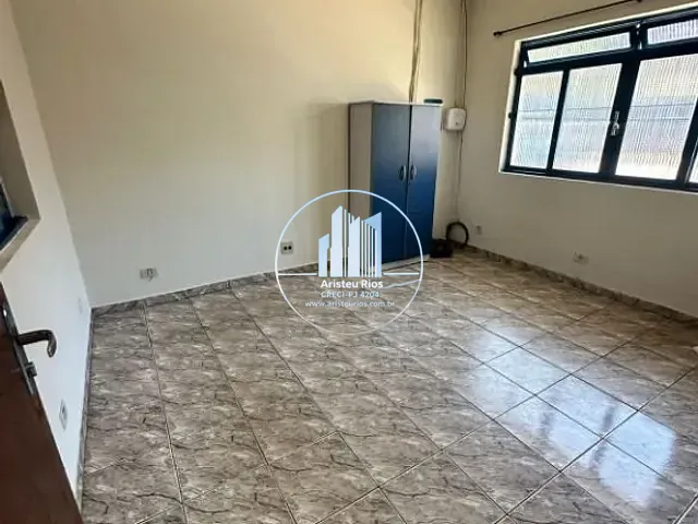 Galpão / Barracão com 968m², à venda ou para alugar, no bairro São João em Pouso Alegre