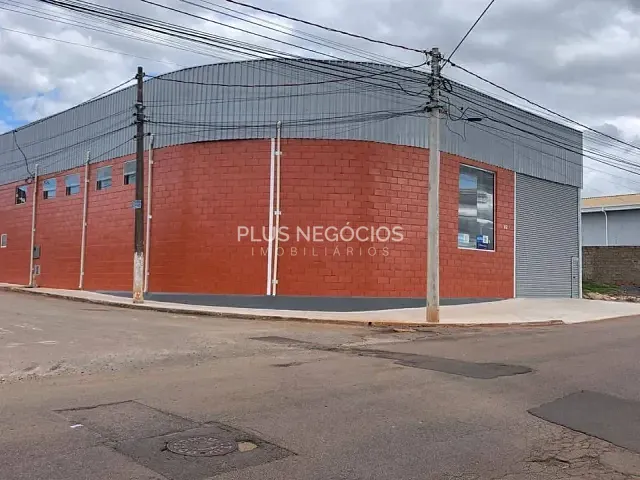 Galpão / Barracão com 330m², à venda ou para alugar, no bairro Vila Barth em Itapetininga