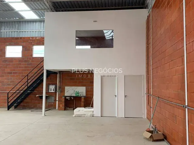 Galpão / Barracão com 330m², à venda ou para alugar, no bairro Vila Barth em Itapetininga