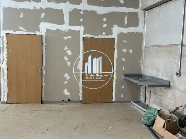 Galpão / Barracão com 240m², para alugar, no bairro Passaredo em Pouso Alegre