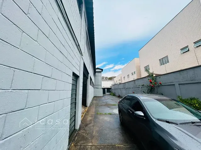 Galpão / Barracão com 912m², para alugar, no bairro Palmeiras de São José em São José dos Campos