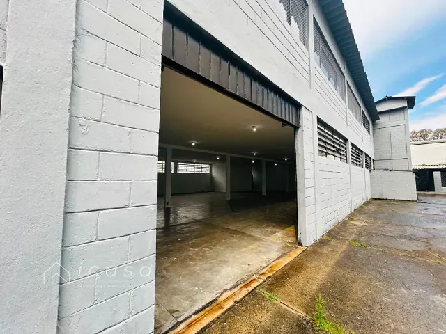 Galpão / Barracão com 912m², para alugar, no bairro Palmeiras de São José em São José dos Campos