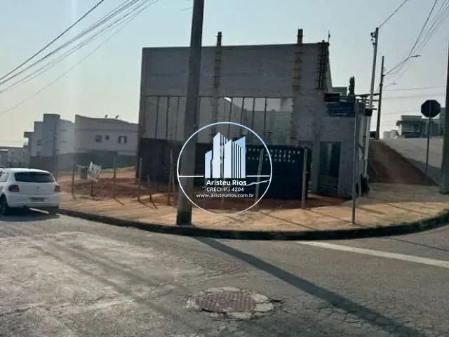 Galpão / Barracão com 960m², para alugar, no bairro Santa Rita II em Pouso Alegre