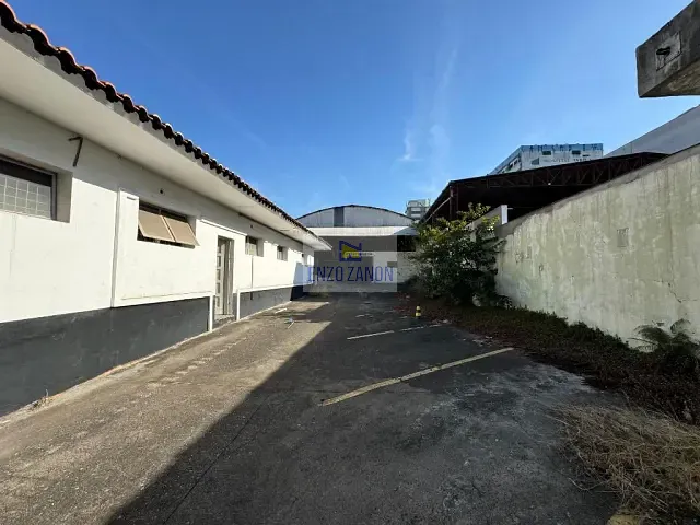Galpão / Barracão com 1200m², para alugar, no bairro Jardim em Santo André