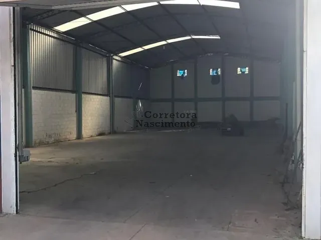 Galpão / Barracão com 650m², à venda, no bairro Jardim Colônia em Jacareí