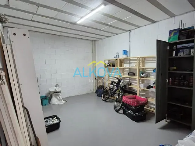 Galpão / Barracão com 300m², para alugar, no bairro Parque Santos Dumont em São José dos Campos