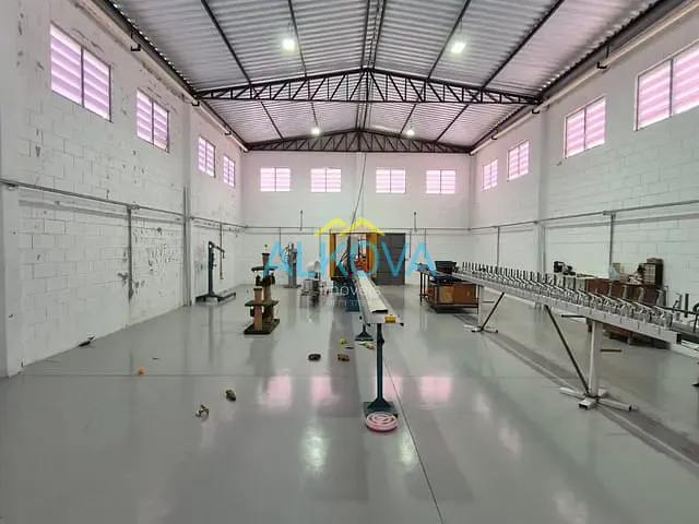 Galpão / Barracão com 300m², para alugar, no bairro Parque Santos Dumont em São José dos Campos