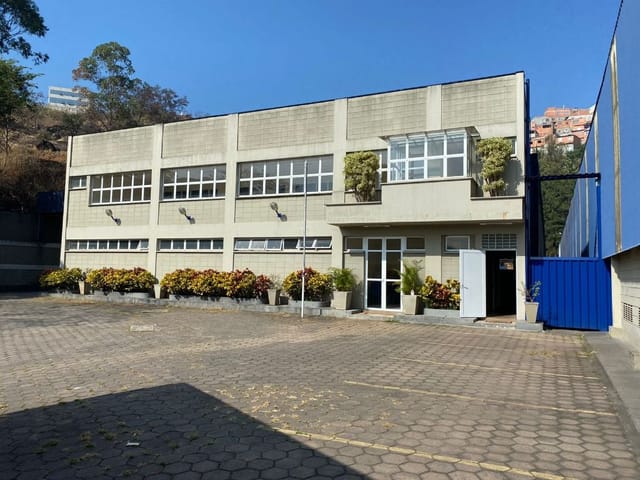 Galpão / Barracão com 3263m², à venda, no bairro Jardim Alvorada em Jandira