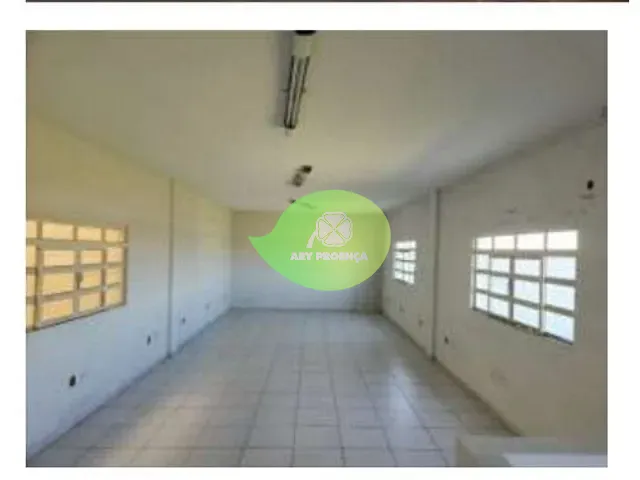 Galpão / Barracão com 800m², para alugar, no bairro Cajuru do Sul em Sorocaba