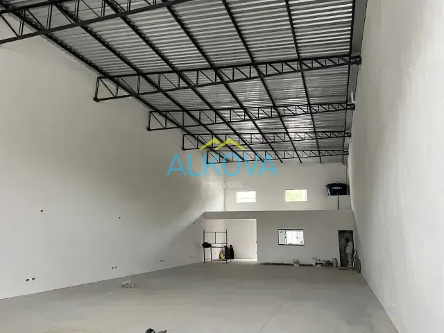 Galpão / Barracão com 370m², para alugar, no bairro Chácaras Reunidas em São José dos Campos