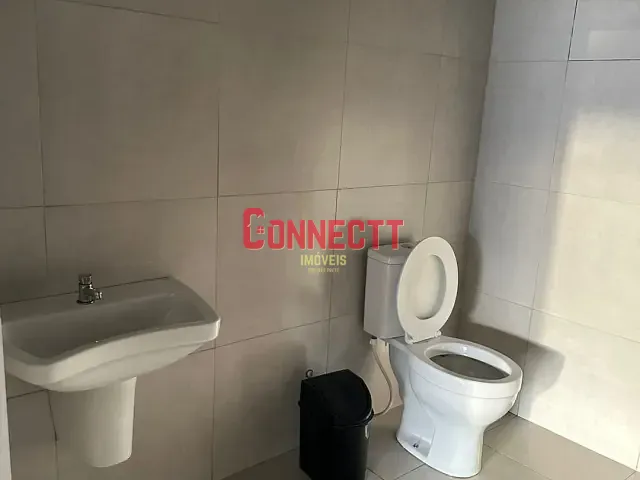 Galpão / Barracão com 250m², para alugar, no bairro Jardim Jóquei Clube em Ribeirão Preto