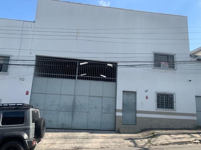 Galpão / Barracão com 500m², para alugar, no bairro Jardim Santa Marta (Fazendinha) em Santana de Parnaíba