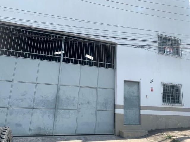 Galpão / Barracão com 500m², para alugar, no bairro Jardim Santa Marta (Fazendinha) em Santana de Parnaíba