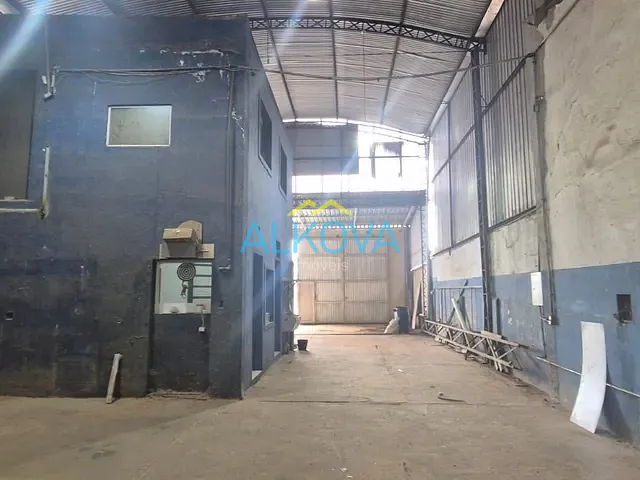 Galpão / Barracão com 300m², para alugar, no bairro Vila São Pedro em São José dos Campos