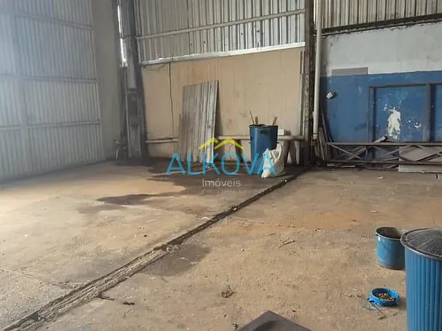 Galpão / Barracão com 300m², para alugar, no bairro Vila São Pedro em São José dos Campos