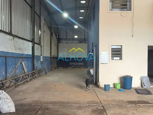 Galpão / Barracão com 300m², para alugar, no bairro Vila São Pedro em São José dos Campos