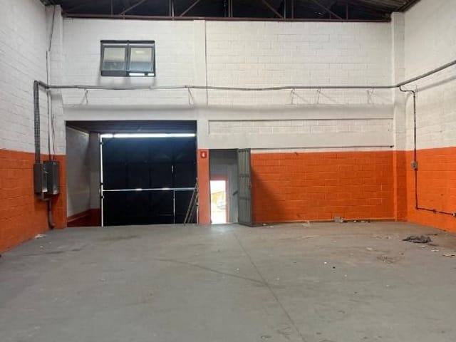 Galpão / Barracão com 500m², para alugar, no bairro Chácara do Solar I (Fazendinha) em Santana de Parnaíba