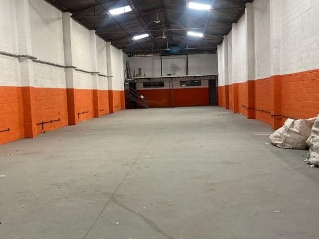Galpão / Barracão com 500m², para alugar, no bairro Chácara do Solar I (Fazendinha) em Santana de Parnaíba