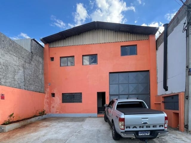 Galpão / Barracão com 500m², para alugar, no bairro Chácara do Solar I (Fazendinha) em Santana de Parnaíba