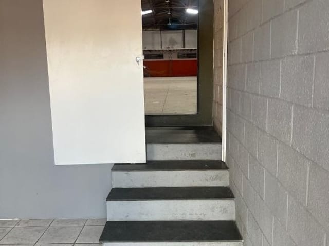 Galpão / Barracão com 500m², para alugar, no bairro Chácara do Solar I (Fazendinha) em Santana de Parnaíba