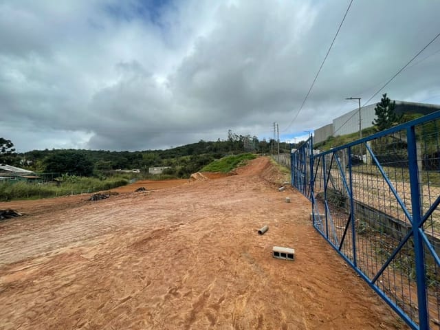 Galpão / Barracão com 9000m², para alugar, no bairro Residencial Santa Helena - Gleba II em Santana de Parnaíba