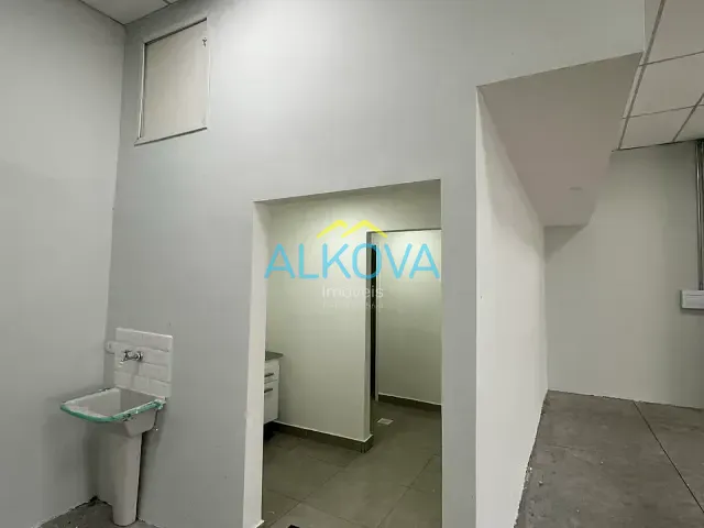 Galpão / Barracão com 200m², à venda ou para alugar, no bairro Vila Nair em São José dos Campos