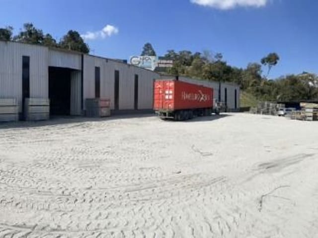 Galpão / Barracão com 7000m², para alugar, no bairro Residencial Santa Helena - Gleba II em Santana de Parnaíba