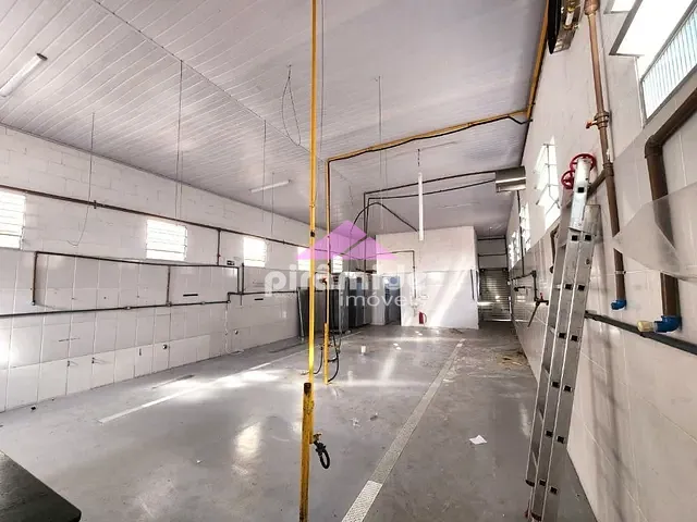 Galpão / Barracão com 300m², à venda ou para alugar, no bairro Parque Industrial em São José dos Campos