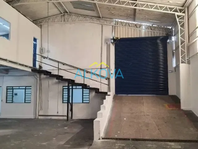 Galpão / Barracão com 500m², para alugar, no bairro Jardim Satélite em São José dos Campos