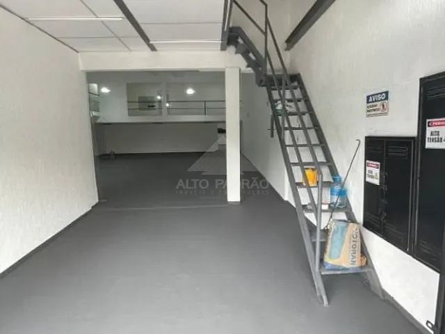 Galpão / Barracão com 242m², para alugar, no bairro Parque Capuava em Santo André