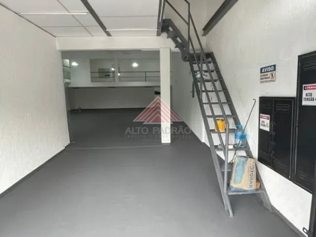 Galpão / Barracão com 242m², para alugar, no bairro Parque Capuava em Santo André
